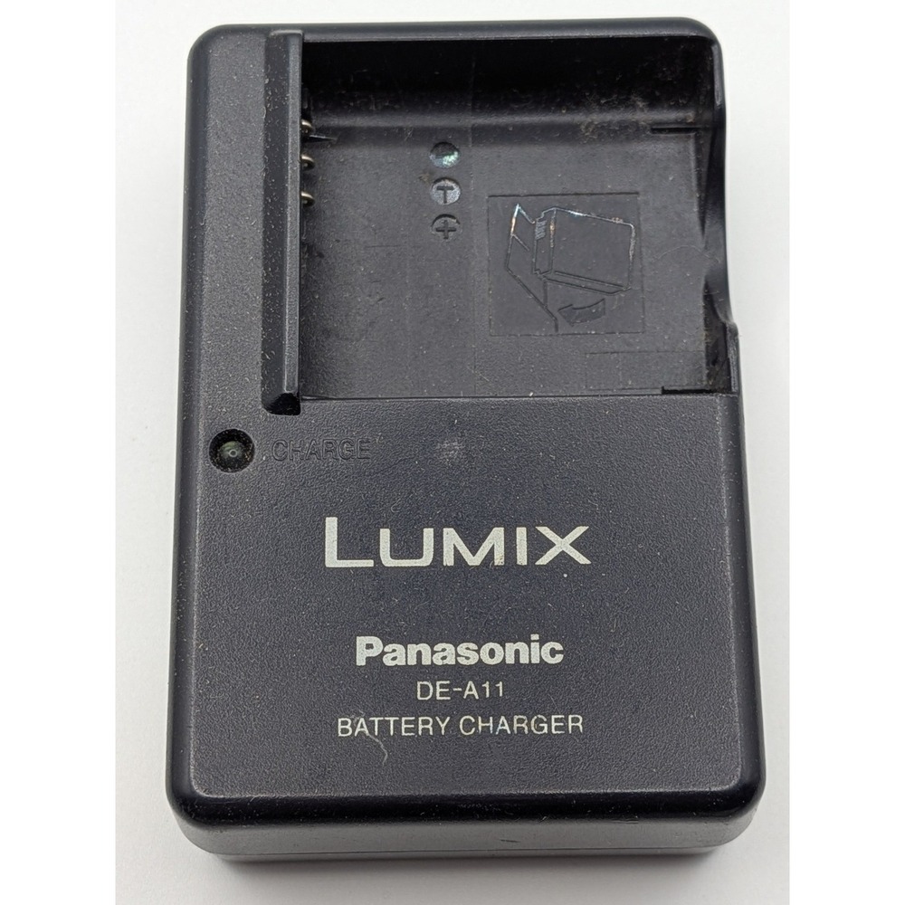Panasonic Battery Charger Lumix DE-A11B Black Good Fold-out Plug Untested